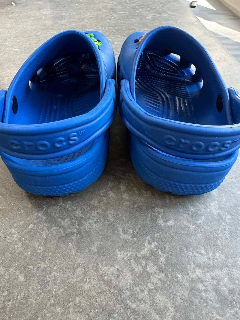 Crocs Classic Clog Kids J4 Blue with Christmas GOAT Jibbitz Charms
